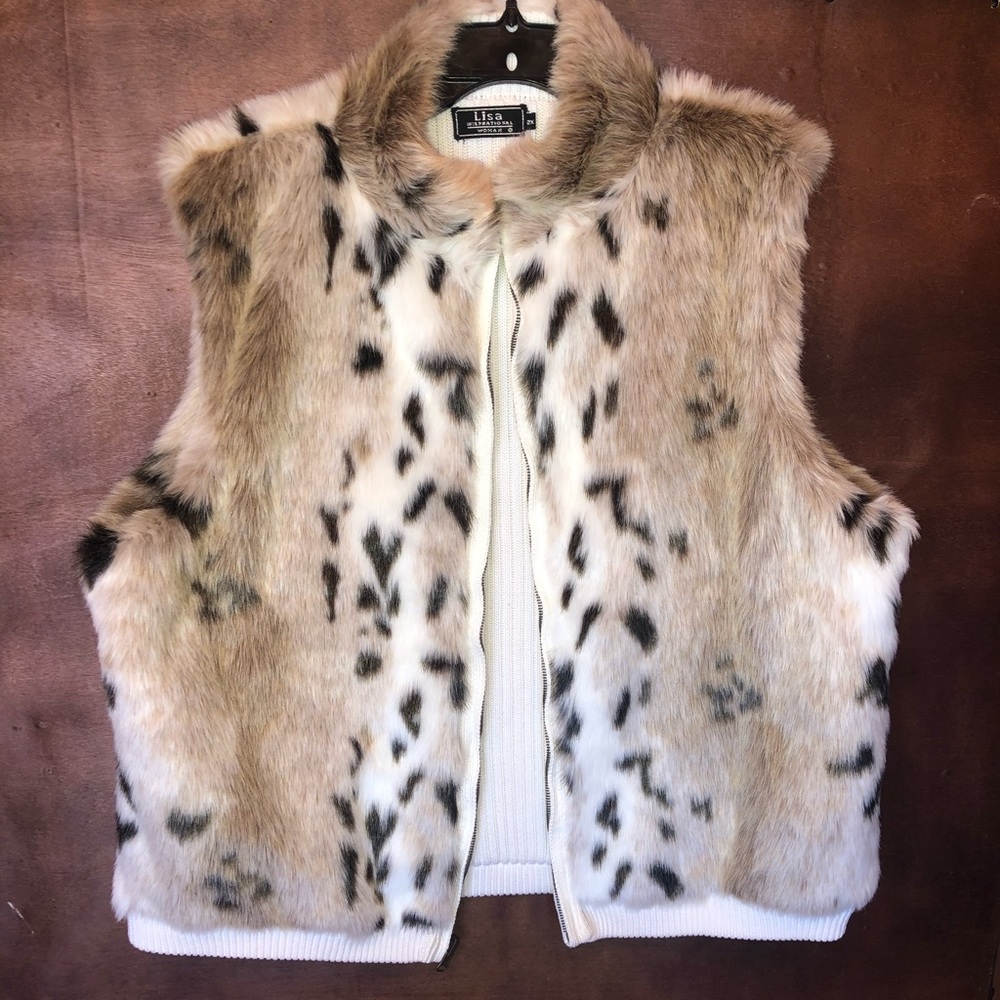 Faux fur zippered vest